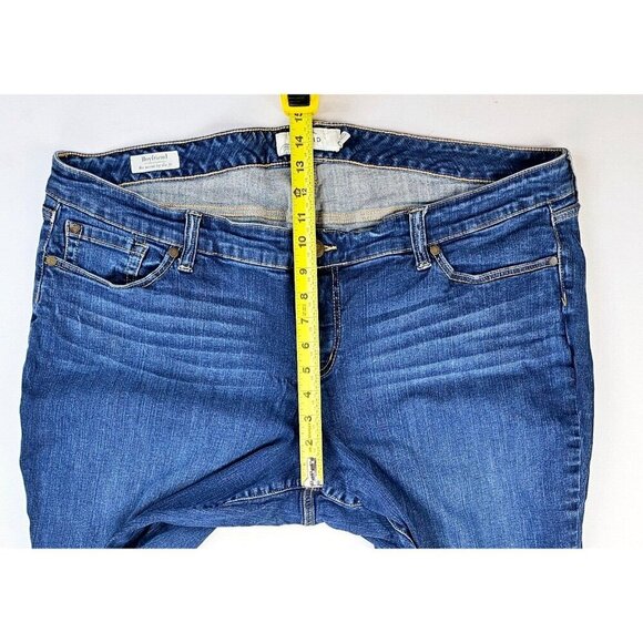 Torrid Size 22 Women's 31 Inch Inseam Boyfriend Blue Denim 5 Pocket Logo Jeans - Picture 2 of 12